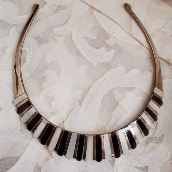 Vintage brass and mother of pearl choker necklace - Picture 8 of 8
